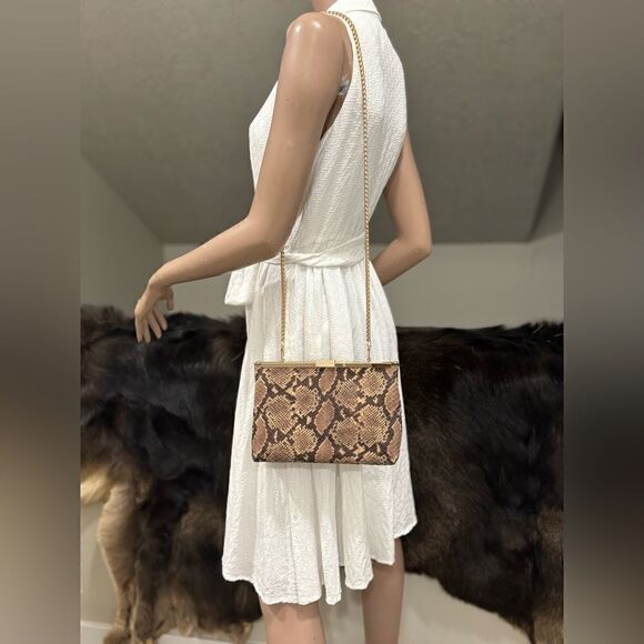 Handmade Genuine Embossed Leather, Articulated Metal Frame Clutch/Crossbody - Picture 4 of 14